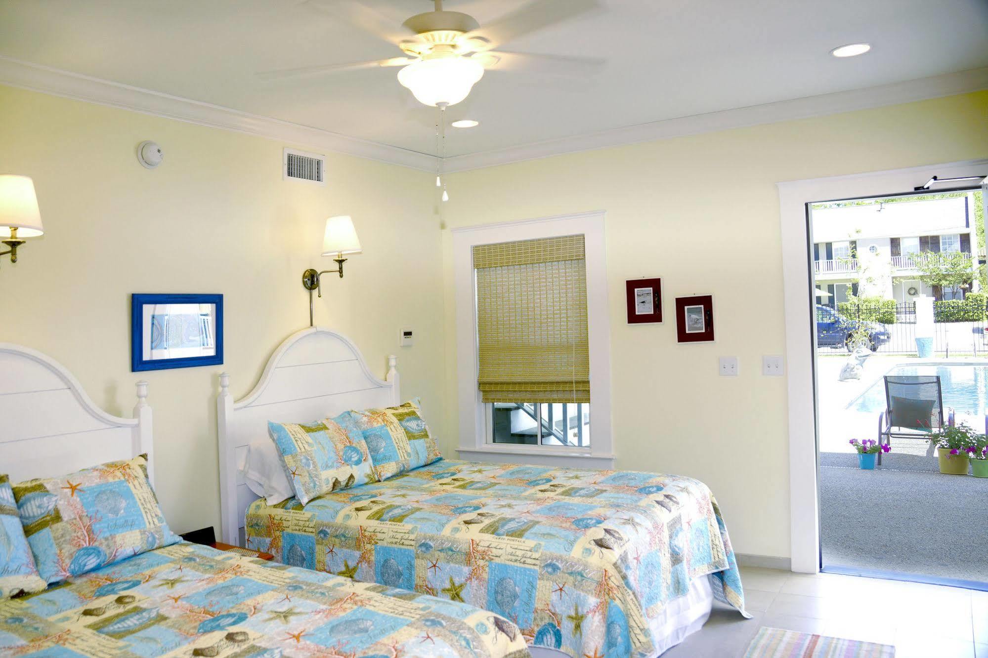Bay Town Inn Bay St. Louis Bagian luar foto